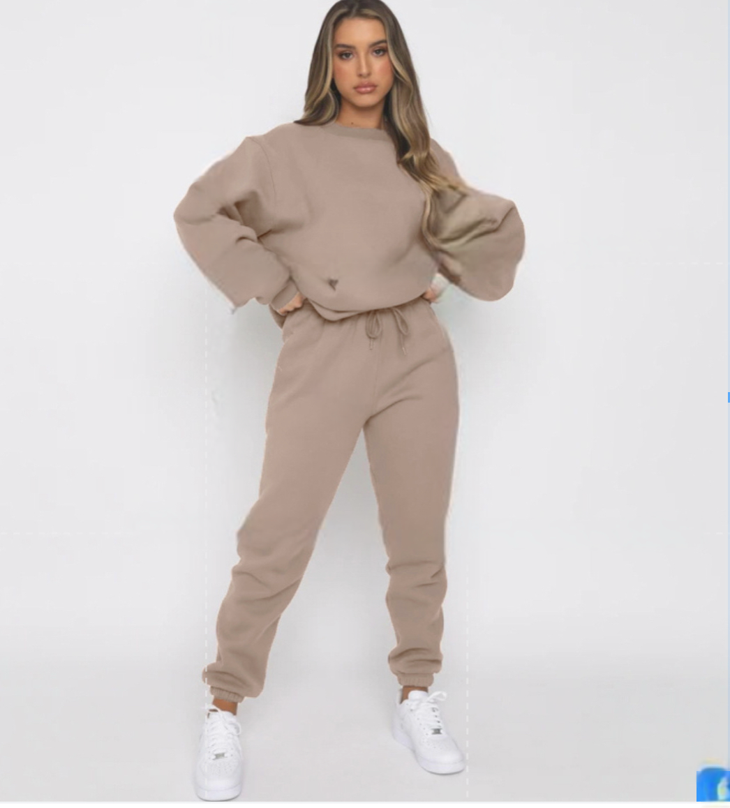 Women’s Classic Sweatsuit Outfit