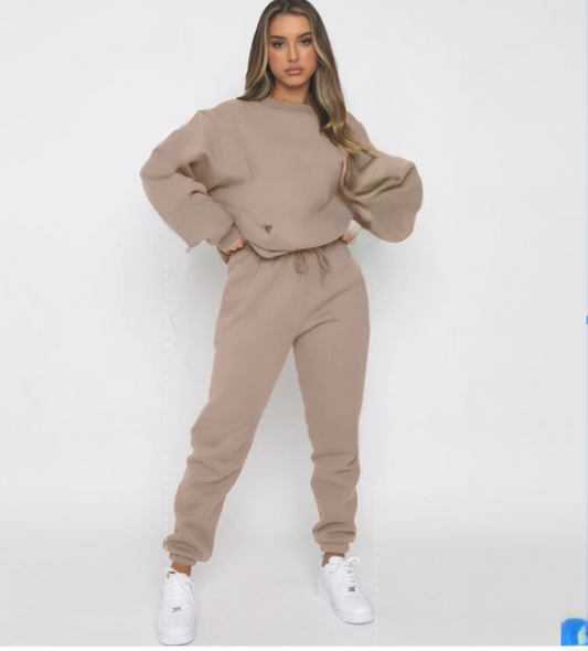 Women’s Classic Sweatsuit Outfit